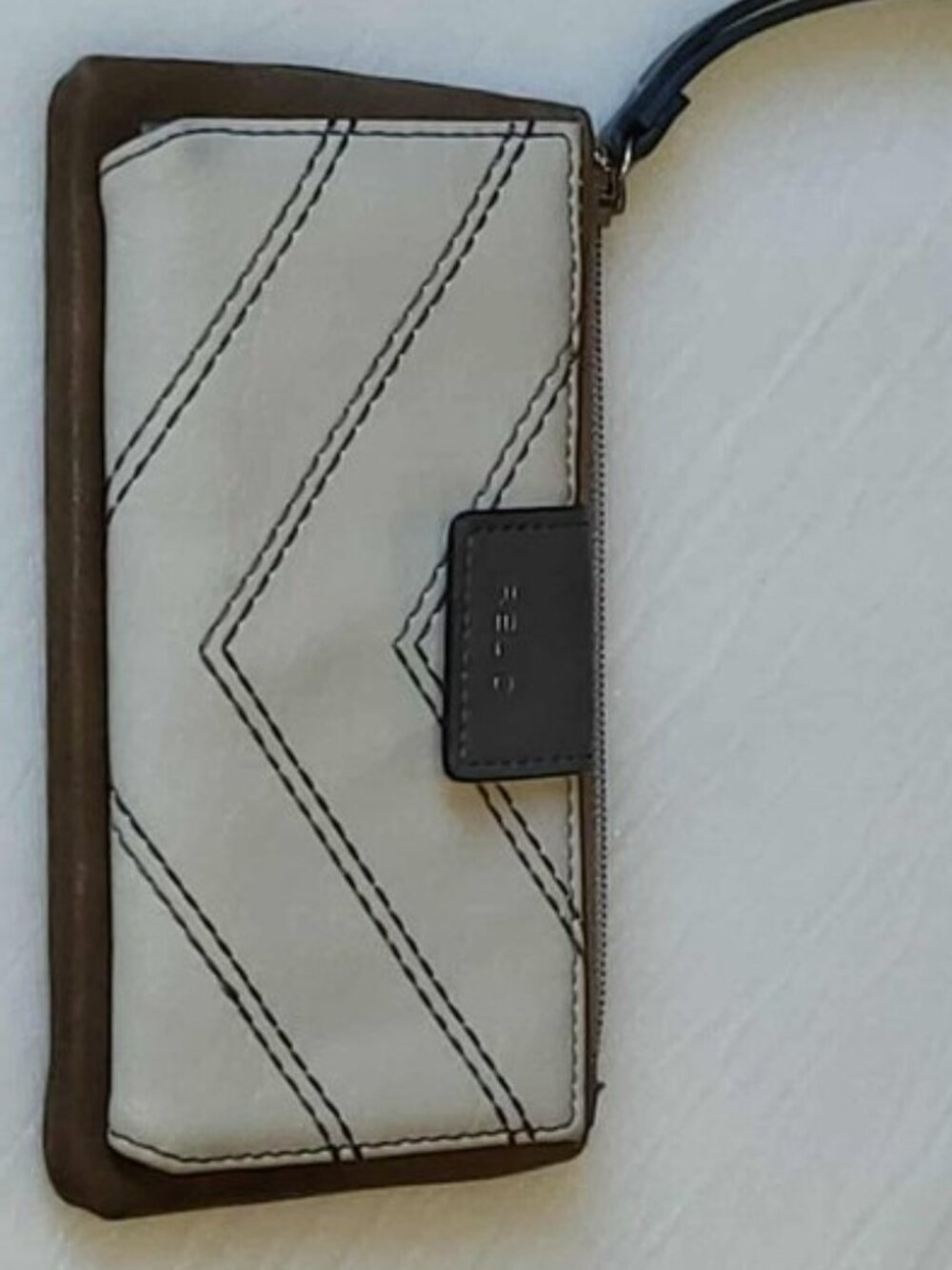 Relic Wristlet Wallet Everyday Carry Neutral Normcore Classic Preppy